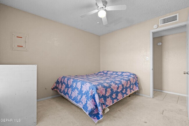 Building Photo - 9304 W Osborne Rd