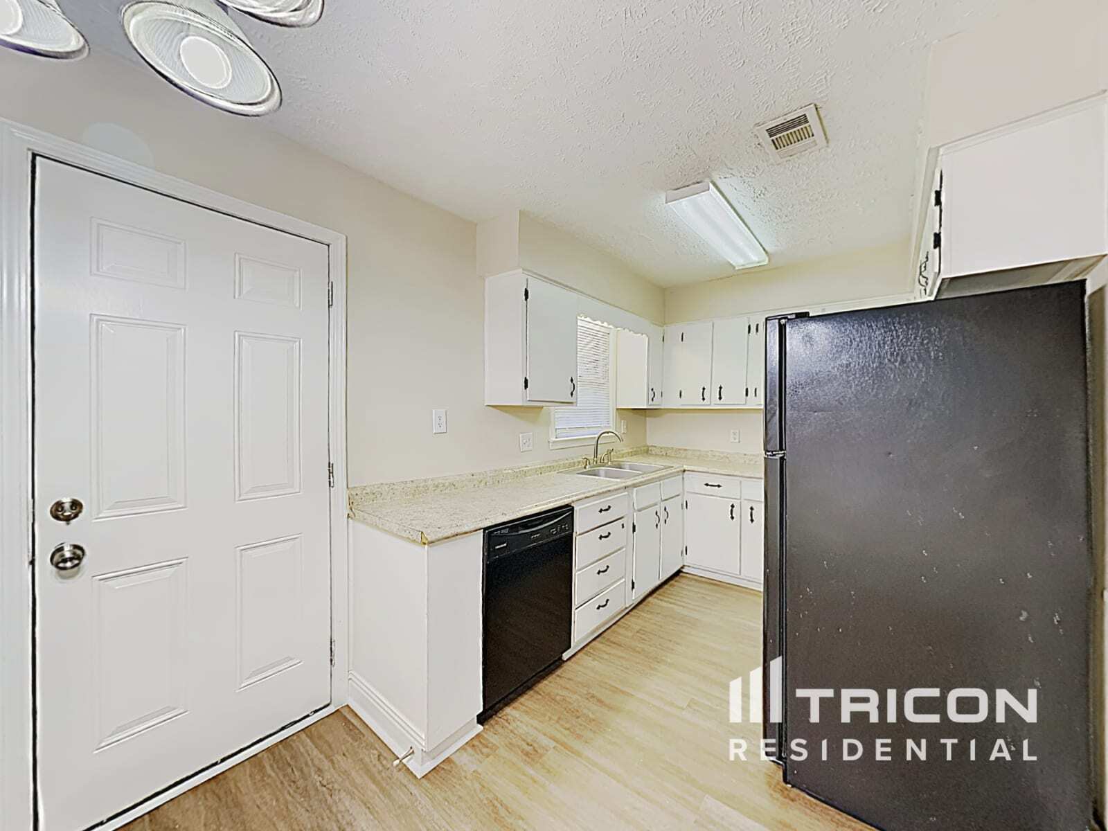Building Photo - 3151 Ridgecrest Dr