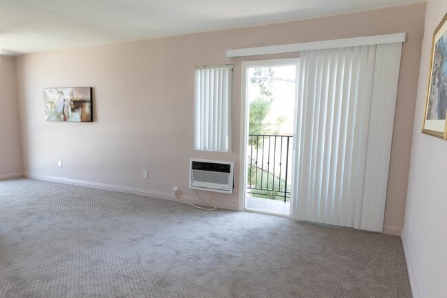 Building Photo - 4860 Rolando Ct