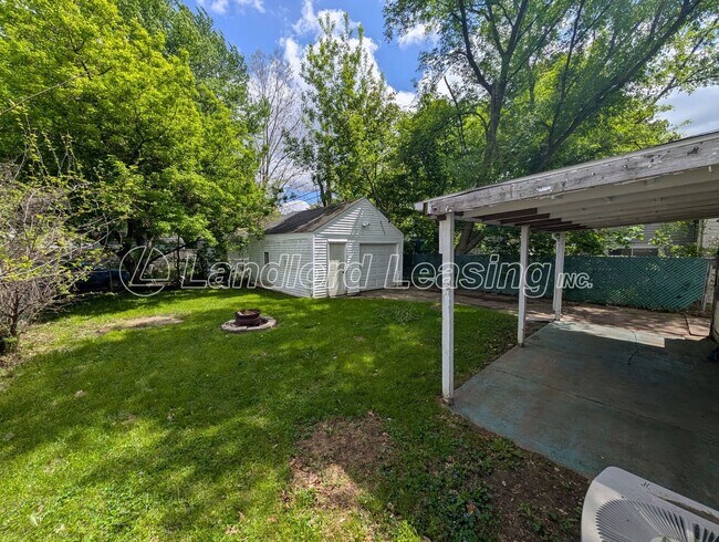 Building Photo - Quaint 3 Bedroom Home with Garage.