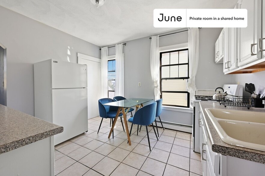 Building Photo - Room in Shared 4 bed/1 bath home