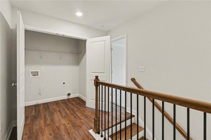 Building Photo - 545 Cresentry Brook