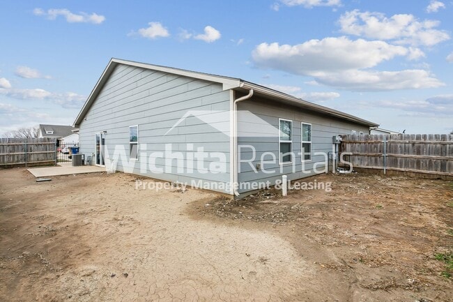 Building Photo - 645 N Grandstone St