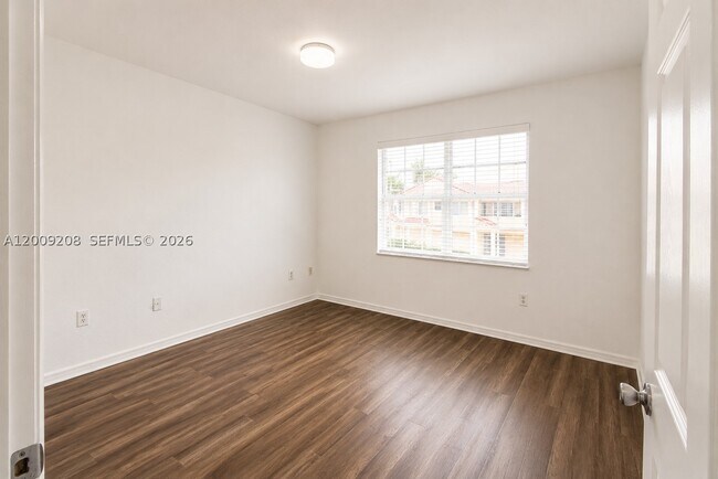 Building Photo - 1002 Belmont Ln