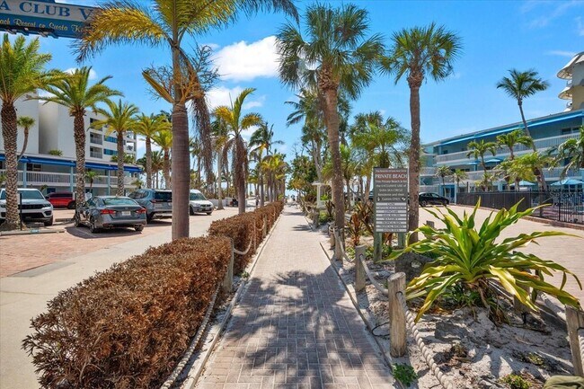 Building Photo - 6708 Sarasea Cir