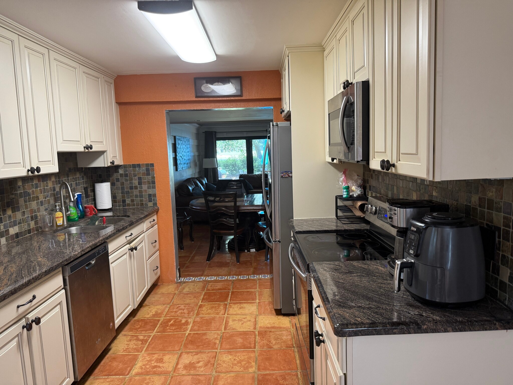 Building Photo - 16363 Fern Dr