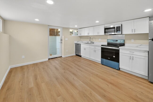 Building Photo - Your Brand-New Home Awaits!