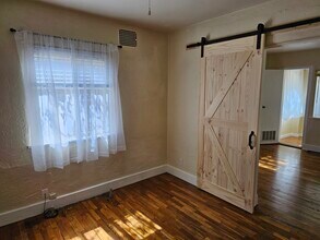 Building Photo - 2826 W Platte Ave