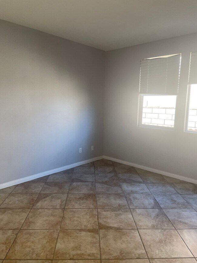 Building Photo - Pool/Spa Home