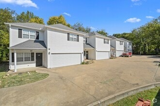 Building Photo - 3 Bed / 2.5 Bath in a 2 Story Four Plex - ...