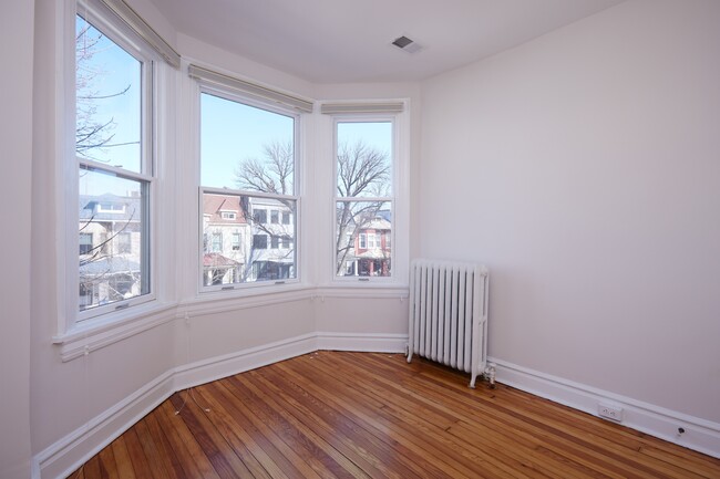 Building Photo - 1364 Oak St NW