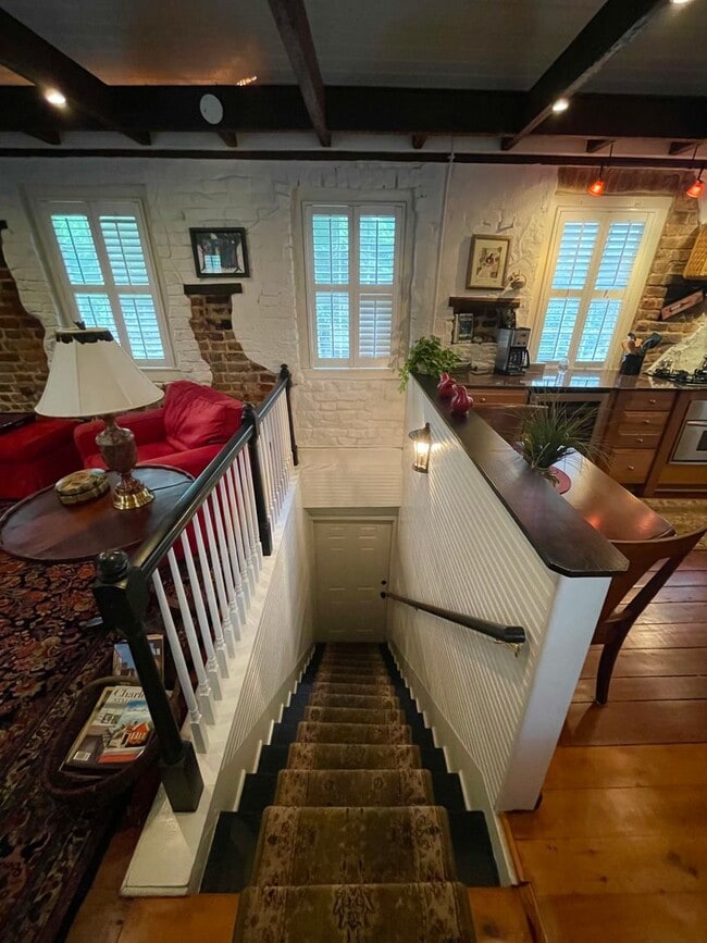 Building Photo - Charming fully furnished one bedroom condo in Ansonborough