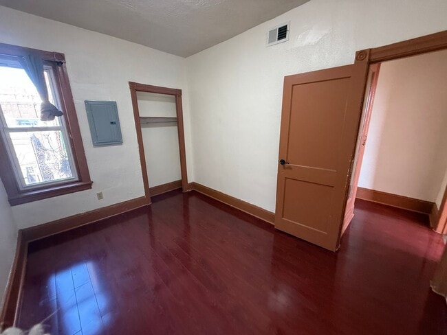 Building Photo - 5323 Catharine St