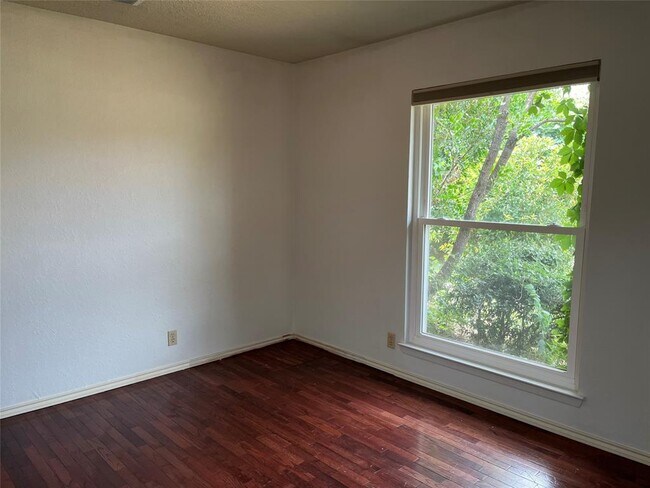 Building Photo - 602 Splitrock