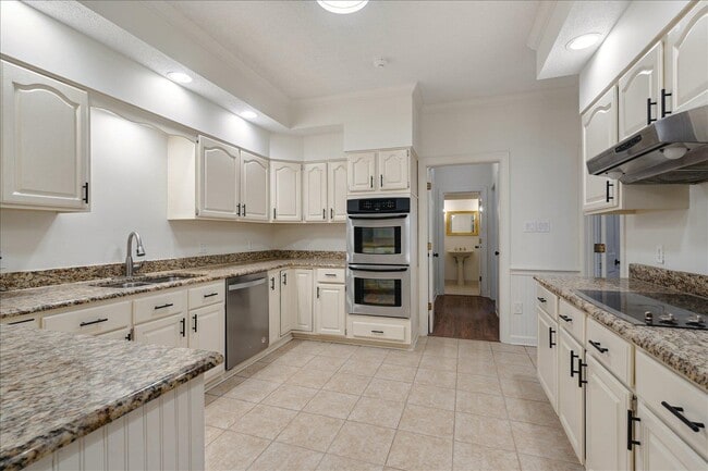 Building Photo - 7215 Plantation Cir