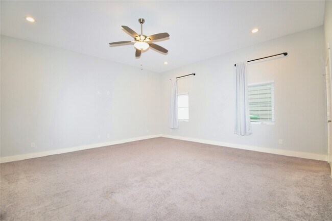 Building Photo - 3241 Dixie Dr