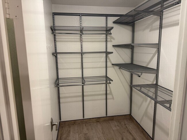 Building Photo - 510 Canyon Oaks Dr