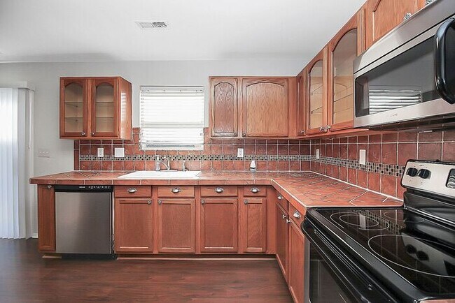 Building Photo - Spacious 3BD/2.5BA Home in Cabarrus Crossing!