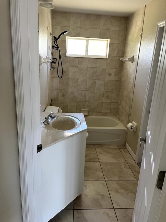 Building Photo - 1534 Mincey Terrace