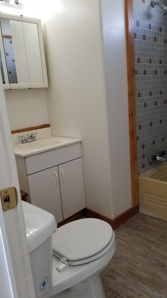 Building Photo - Mountain View Estates