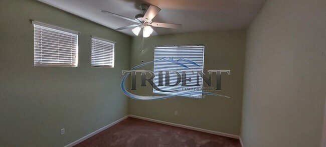 Building Photo - Beautiful 5 bedroom, 3 bath house