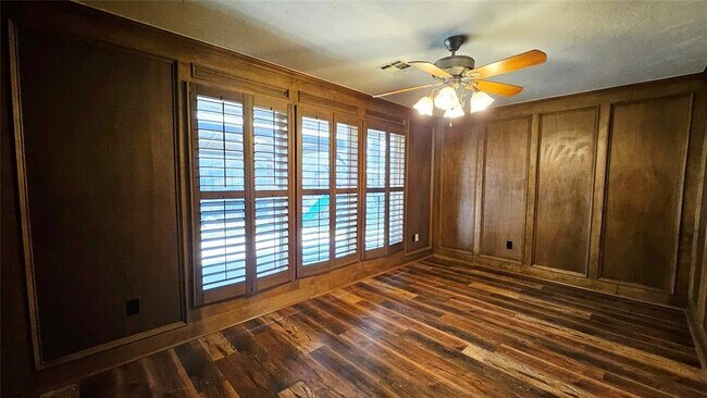 Building Photo - 1225 NW 198th St