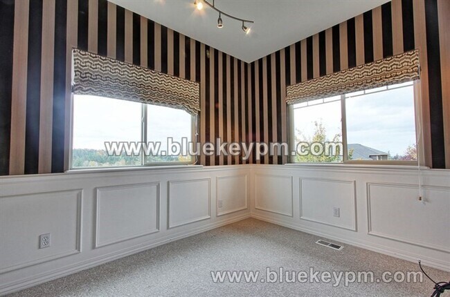 Building Photo - 4 Bed, 3 Bath Home in Happy Valley with Pr...