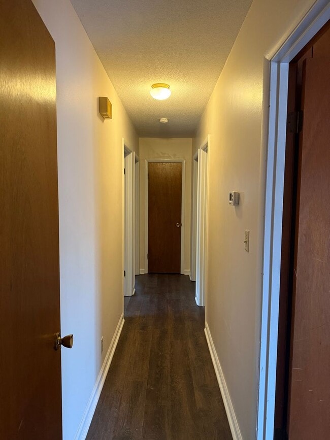 Building Photo - 102 Victoria Dr