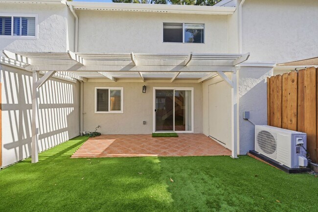 Building Photo - Remodeled 3bd/2.5bath steps from beaches, Racetrack, and Cedros Design district