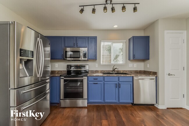 Building Photo - 11885 Wildwood Ridge Dr