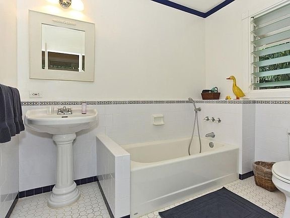 Building Photo - 1370 Mokolea Dr