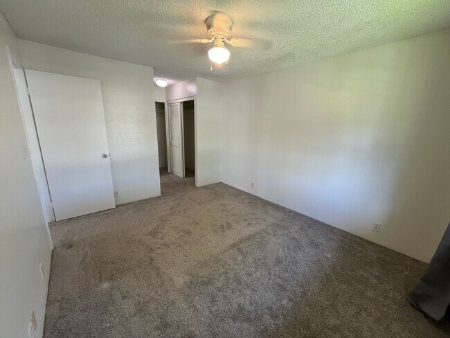 Building Photo - Royal Palm (Waipio) - Upstairs 2 bedrooms,...