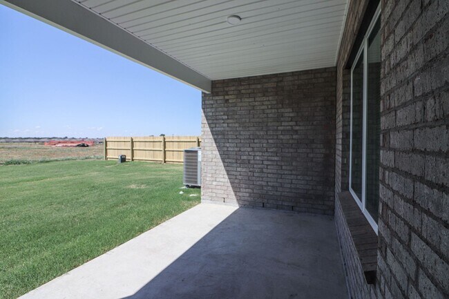 Building Photo - 3202 S 15th Pl