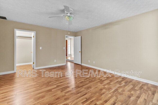 Building Photo - 625 Oxford Hall Dr SW