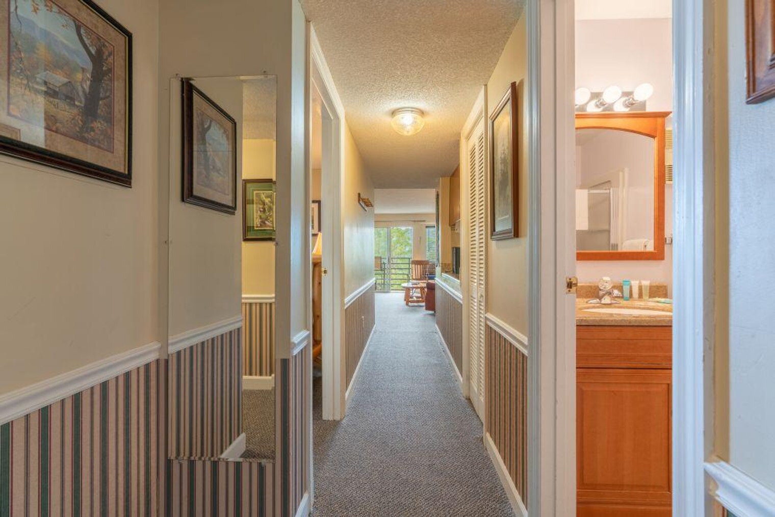 Building Photo - 1260 Ski View Dr