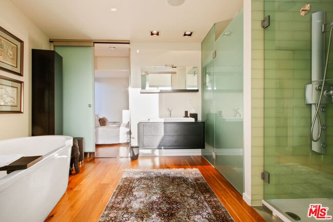 Building Photo - 9416 Beverlycrest Dr