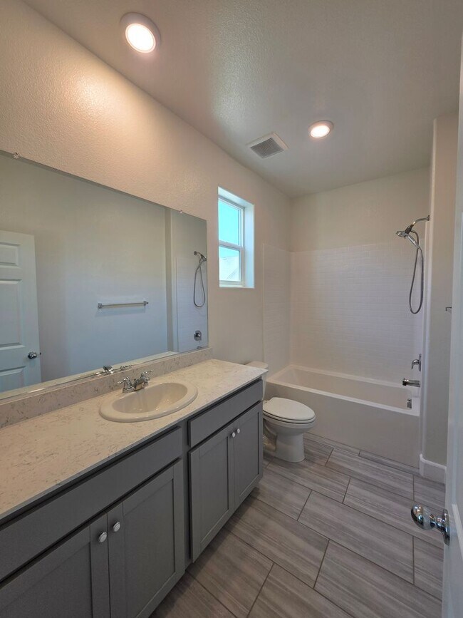 Building Photo - Newer 5 Bedroom 4.5 Bathroom in SE Visalia!! Coming soon!!