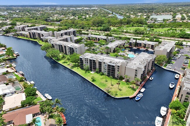 Building Photo - 12 Royal Palm Way