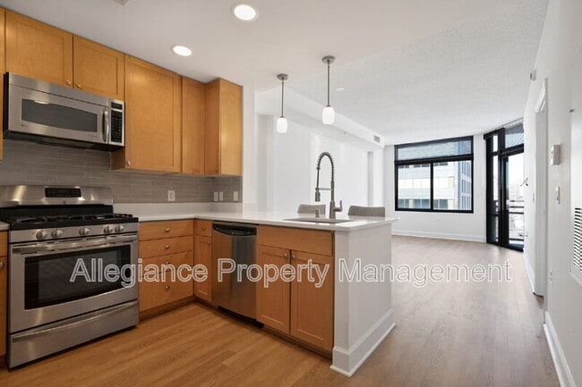 Building Photo - 3600 S Glebe Rd