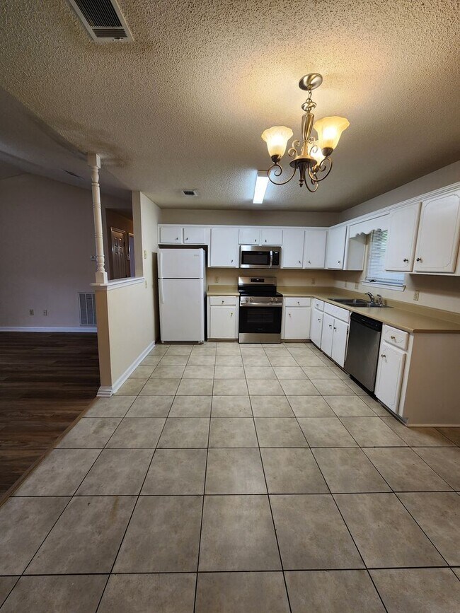 Building Photo - 906 Rice Ct