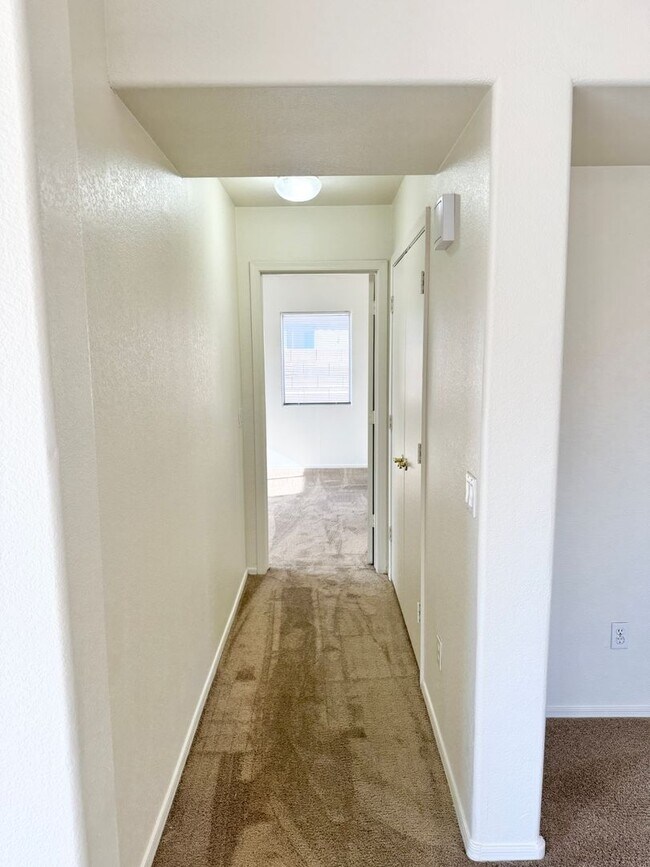 Building Photo - 3 Bedroom 2 Bath Single Level Home In Peor...