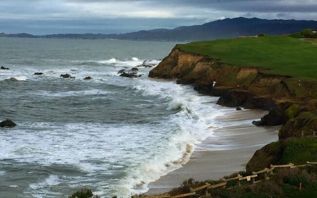 Building Photo - Half Moon Bay Quintessential Beach House!