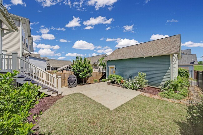 Building Photo - 324 Mariemont Way