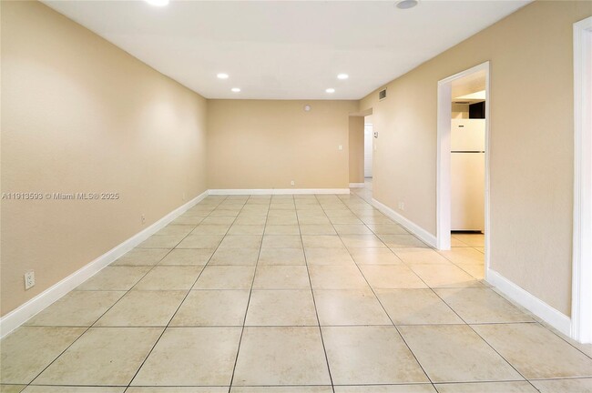 Building Photo - 5975 NW 25th Ct