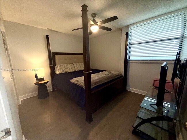 Building Photo - 1266 S Military Trail