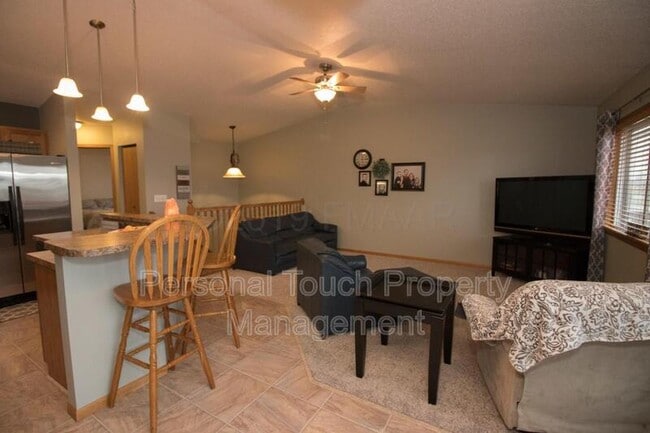 Building Photo - 1060 41st Ave W