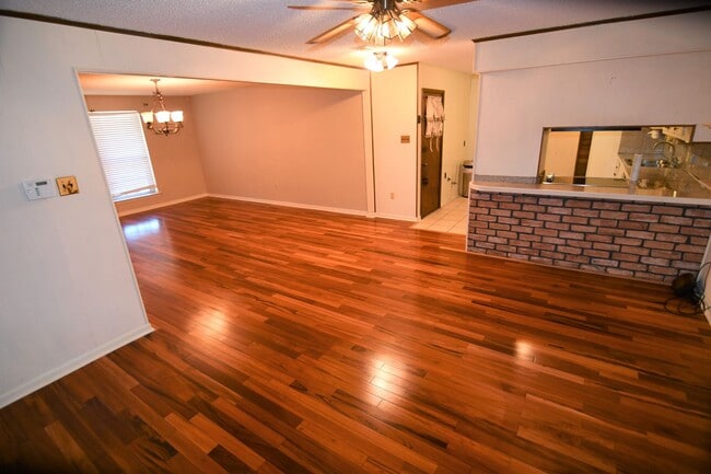 Building Photo - Location! Location!  Newly updated, 4 bedroom, 2 bath home near Perkins & Essens