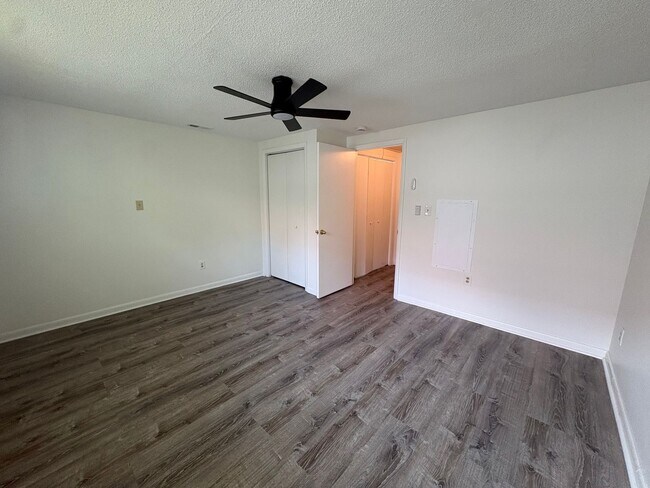 Building Photo - 408 3rd Ave NW
