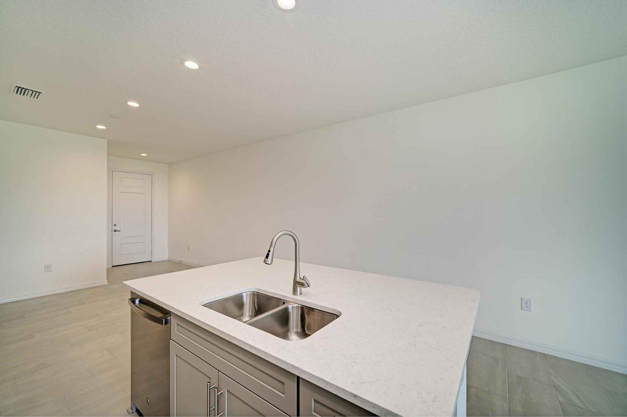 Building Photo - 2206 Washington Palm Ct