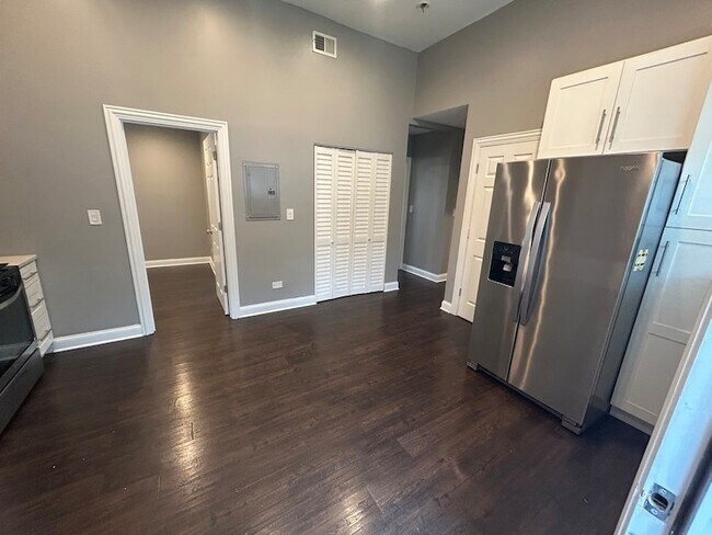 Building Photo - 1301 S 51st Ave